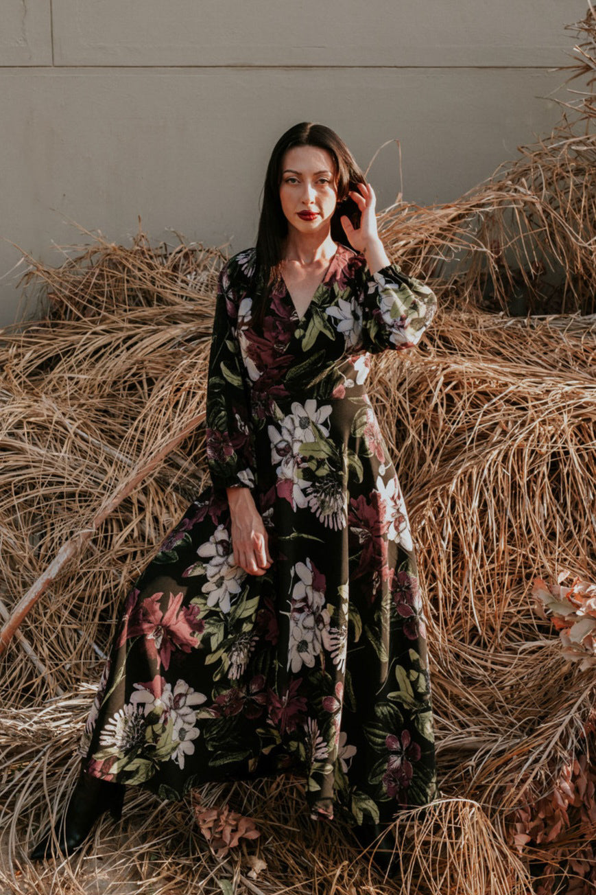 Made from a soft printed poly moroccan fabric, the Anneen Henze Esme Dress will flow with you into our AW24 season. Featuring a mandarin collar with buttons, frill bottom and soft blouson sleeves finished with elasticated hems. The style can be worn loose and relaxed or taken in at the waist with the self fabric belt.